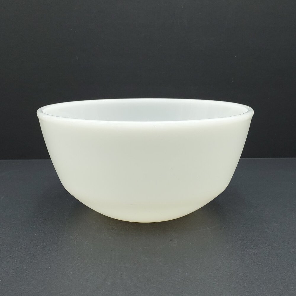 Anchor Hocking Fire King 7" White Milk Glass MIxing Serving Bowl
